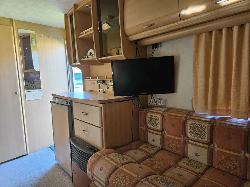 Каравана Coachmen Amara, снимка 10 - Каравани и кемпери - 48004115