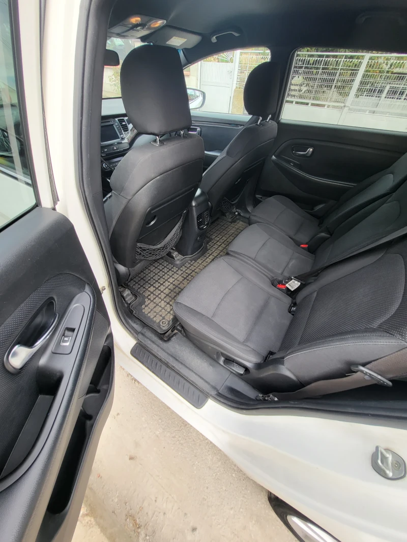 Kia Carens, снимка 9 - Автомобили и джипове - 52270374