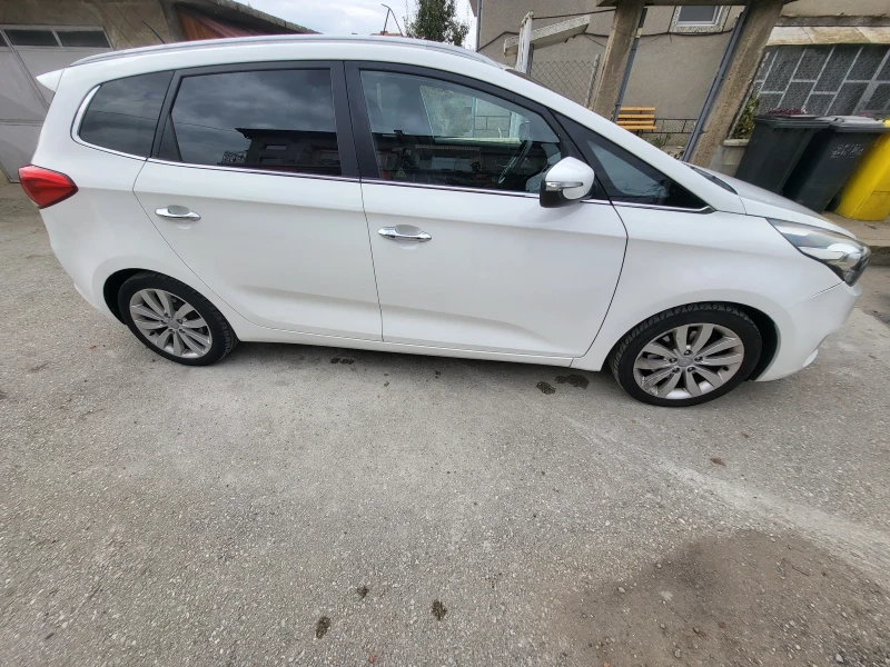 Kia Carens, снимка 4 - Автомобили и джипове - 52270374