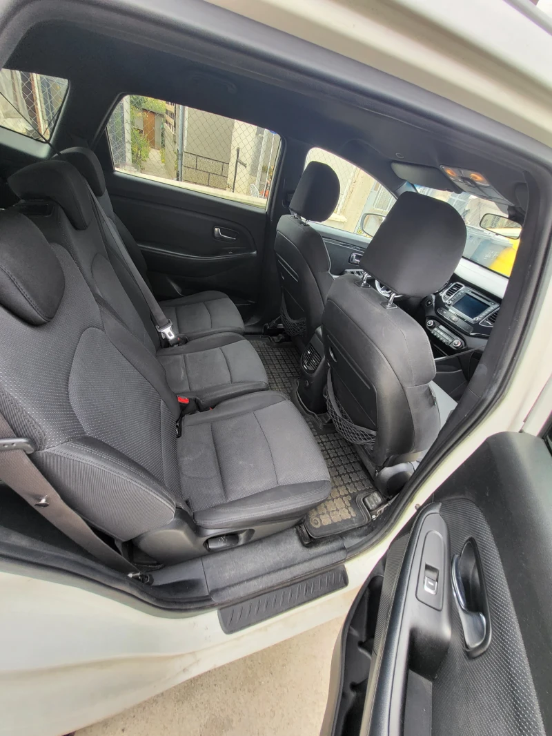 Kia Carens, снимка 8 - Автомобили и джипове - 52270374