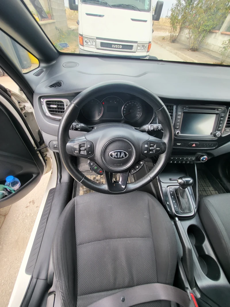 Kia Carens, снимка 5 - Автомобили и джипове - 52270374