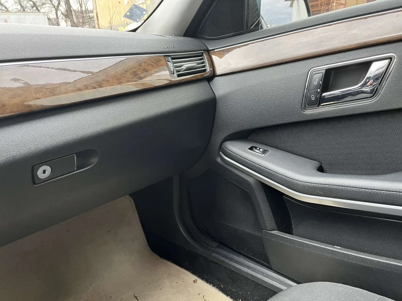 Mercedes-Benz E 200, снимка 6 - Автомобили и джипове - 52674884