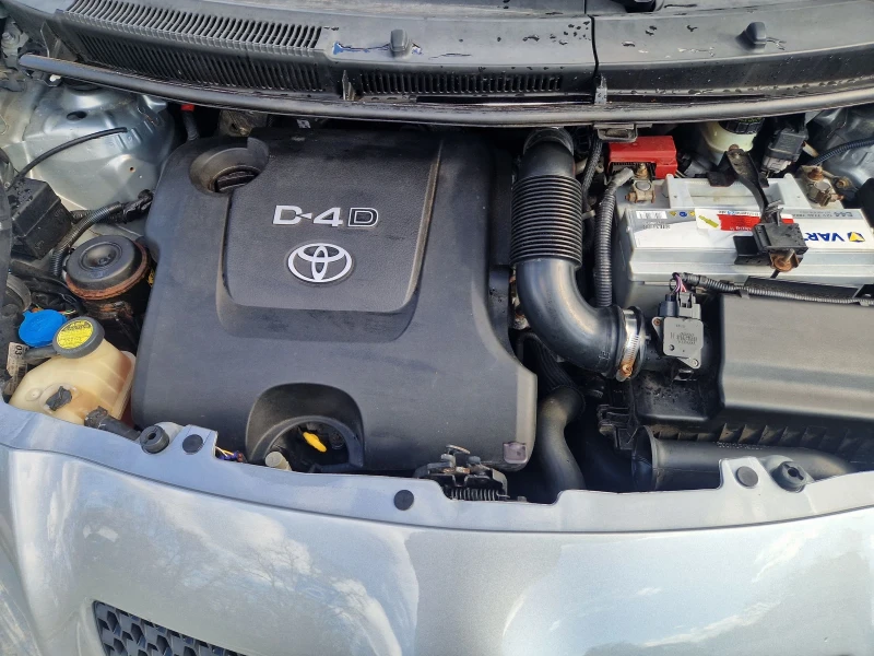 Toyota Yaris Лек, снимка 12 - Автомобили и джипове - 53527761