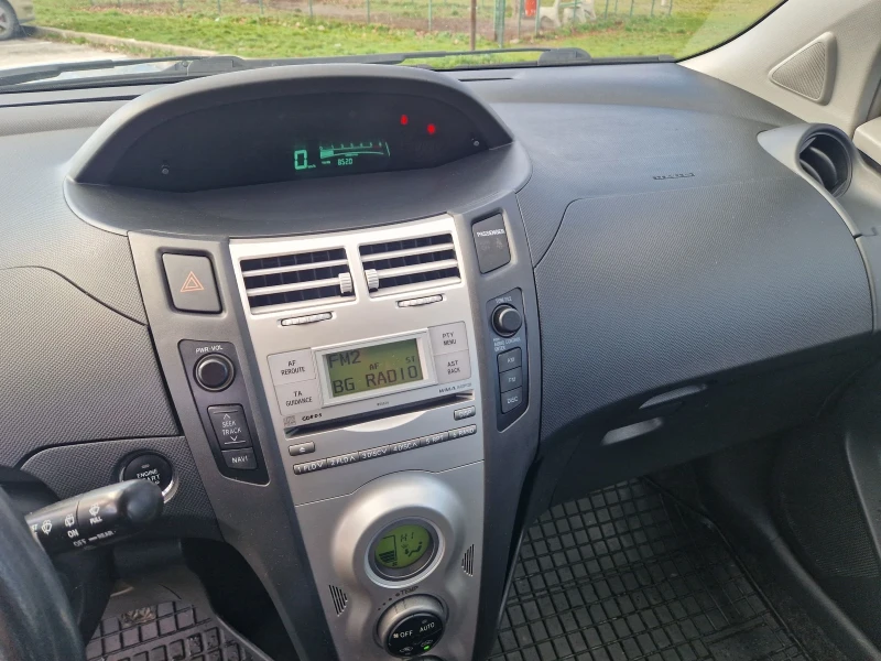 Toyota Yaris Лек, снимка 6 - Автомобили и джипове - 53527761