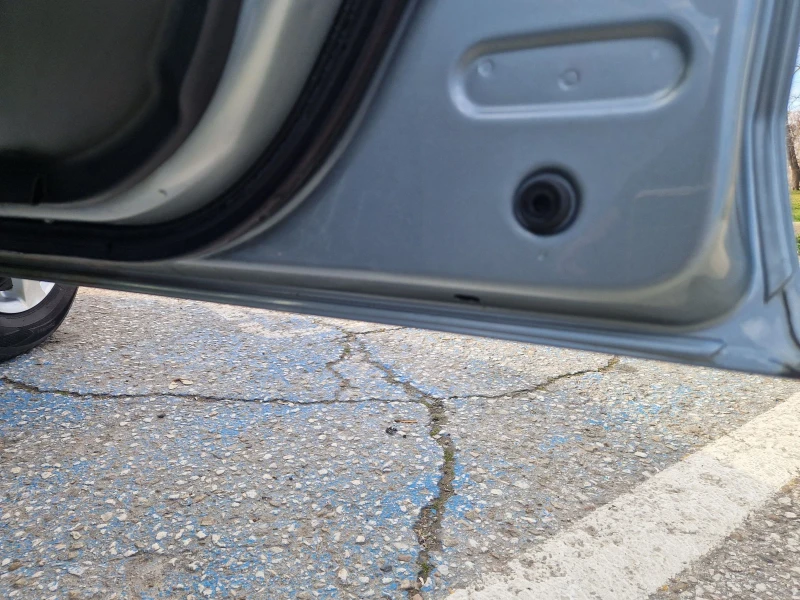 Toyota Yaris Лек, снимка 14 - Автомобили и джипове - 53527761