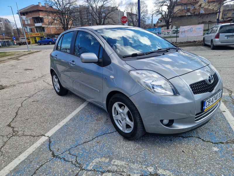 Toyota Yaris Лек, снимка 2 - Автомобили и джипове - 53527761