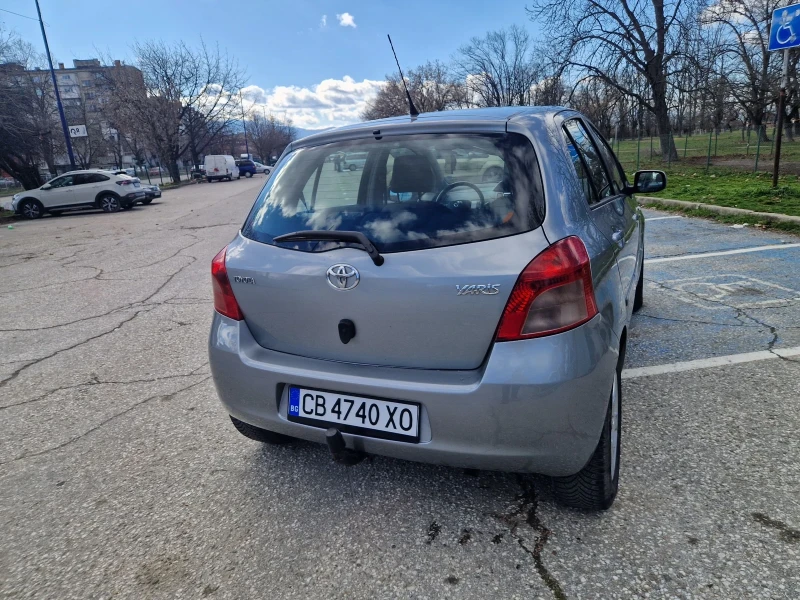Toyota Yaris Лек, снимка 5 - Автомобили и джипове - 53527761