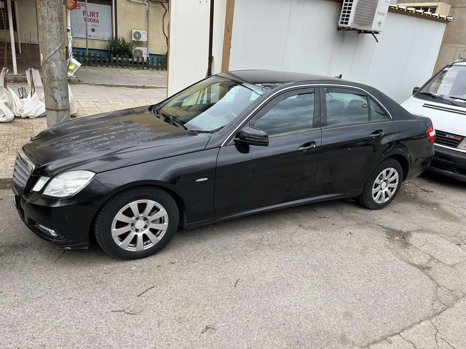 Mercedes-Benz E 200, снимка 1