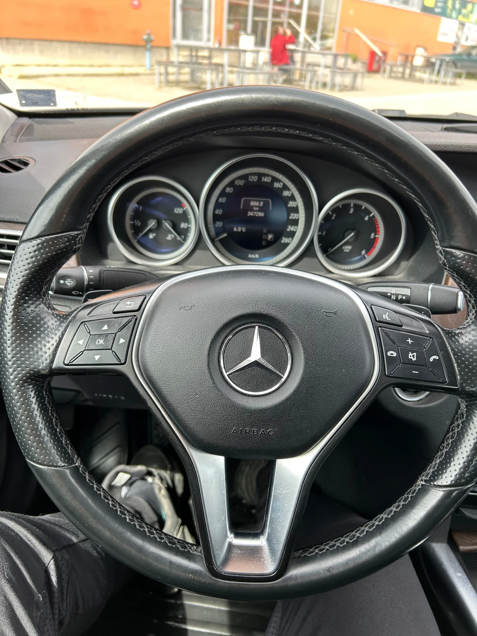 Mercedes-Benz E 220  - изображение 5