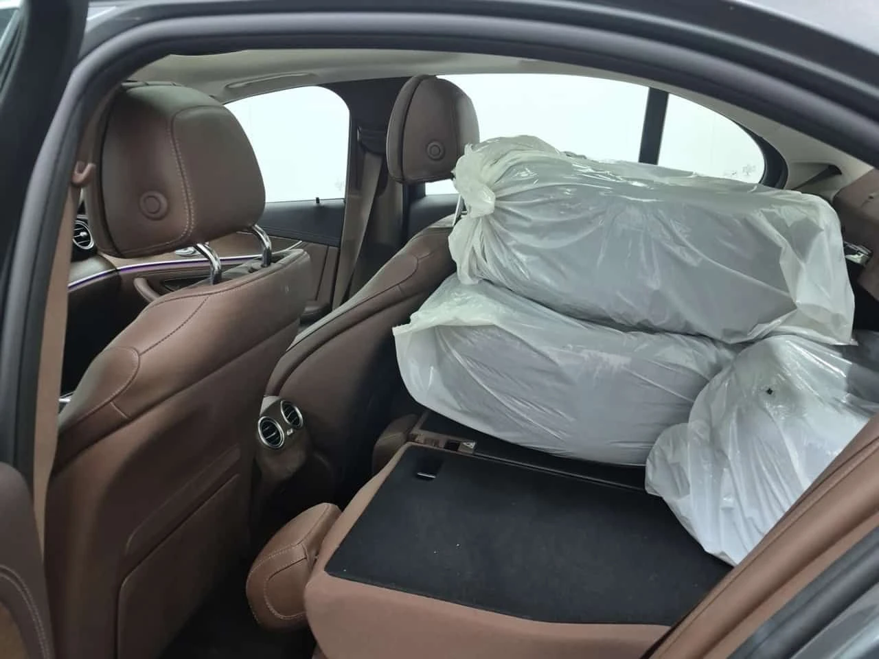 Mercedes-Benz E 450 4MATIC | AMG | PANO | HUD | 360 | DISTRONIC | , снимка 12 - Автомобили и джипове - 53818184