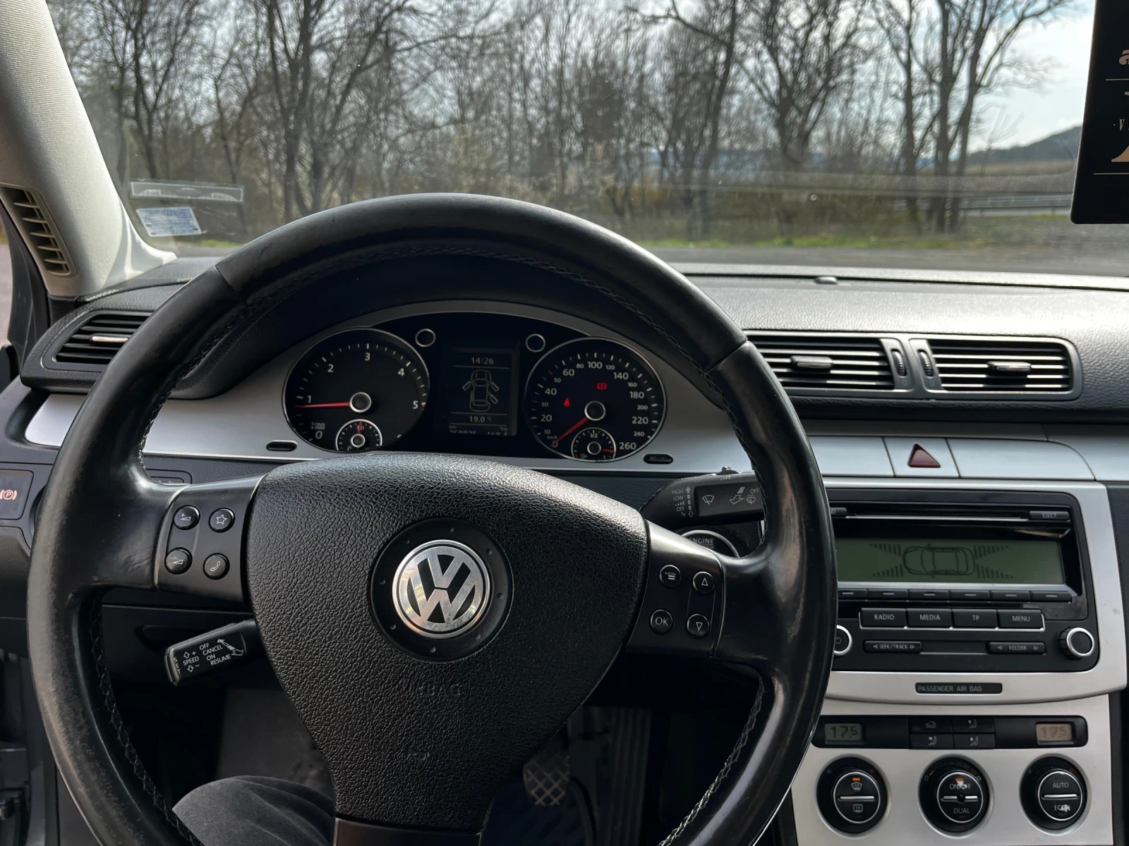 VW Passat, снимка 11 - Автомобили и джипове - 53991042