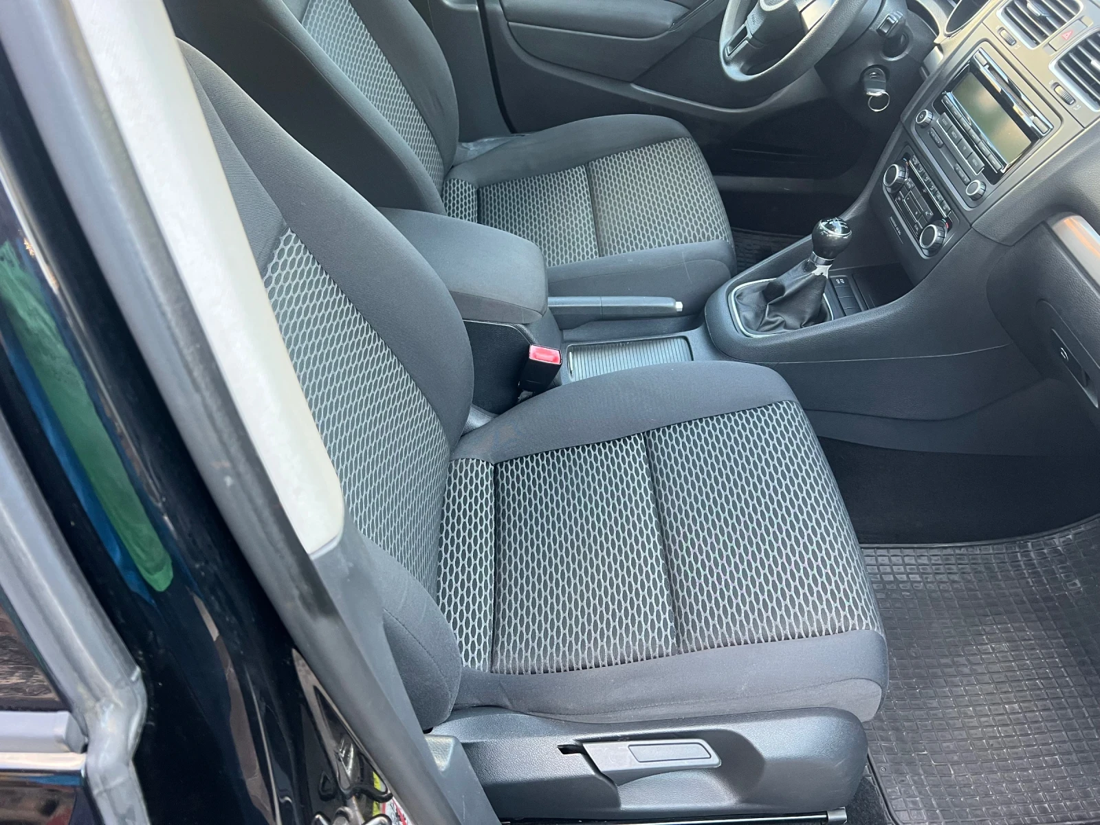 VW Golf 1.6 TDI BLUEMOTION, снимка 8 - Автомобили и джипове - 54378427