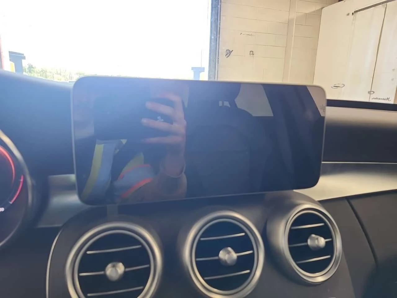 Mercedes-Benz C 300 AMG Line * Multibeam * Дигитално табло * Дистроник, снимка 8 - Автомобили и джипове - 54676538
