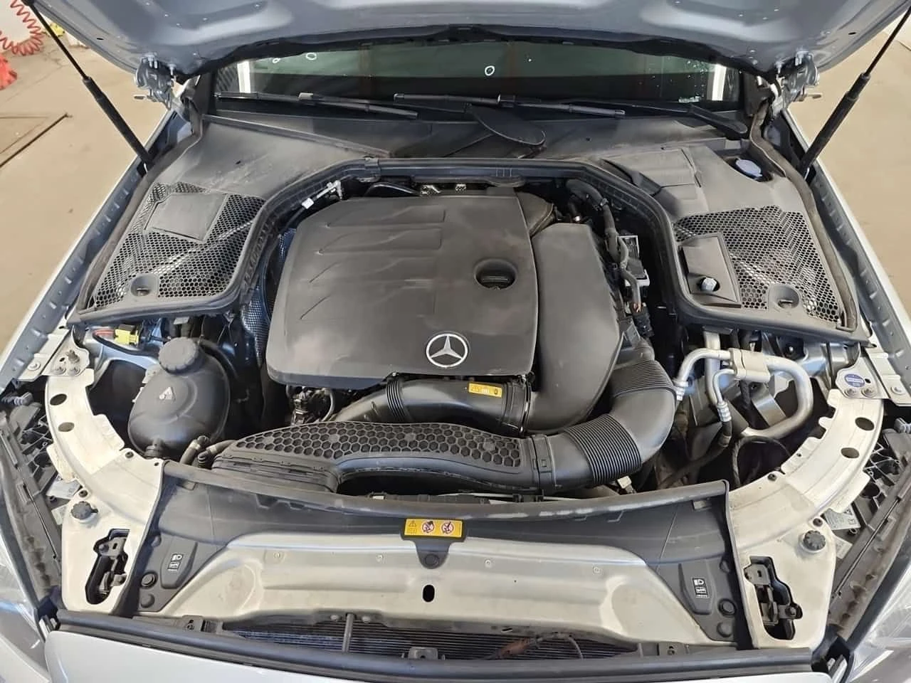 Mercedes-Benz C 300 AMG Line * Multibeam * Дигитално табло * Дистроник, снимка 14 - Автомобили и джипове - 54676538