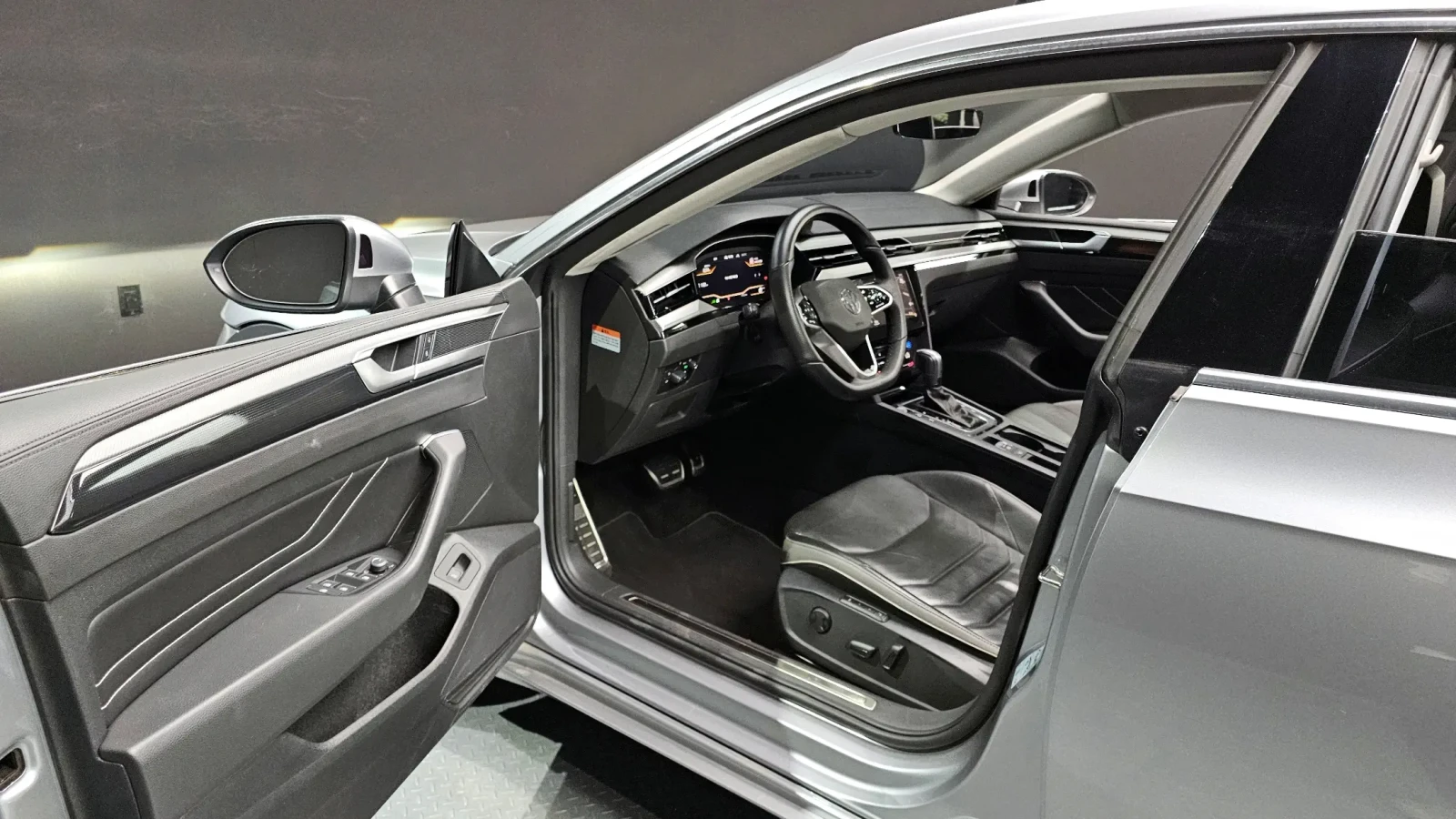 VW Arteon 2.0 TDI Prestige, HeadUP, 360-cam, Подгрев, Обдух., снимка 8 - Автомобили и джипове - 54933096