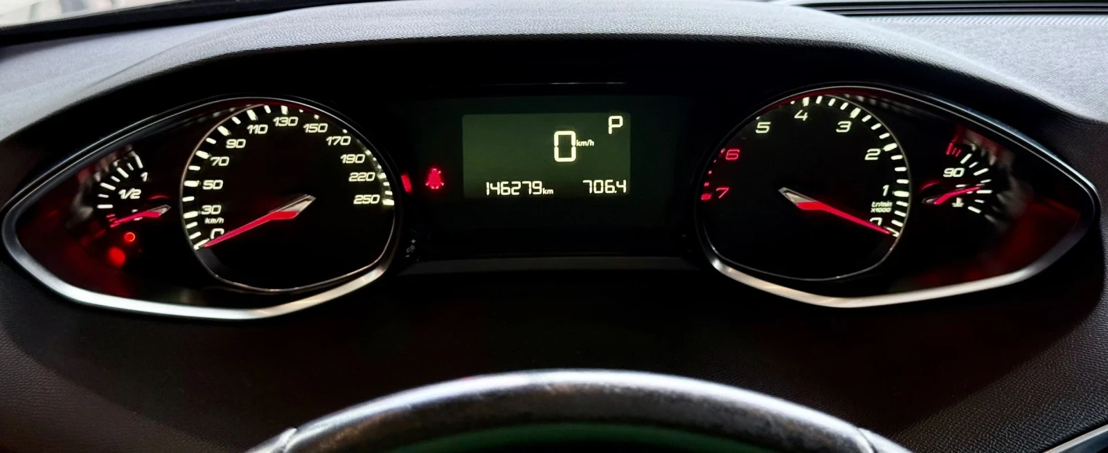 Peugeot 308 1.2i PureTech 130hp Auto, снимка 12 - Автомобили и джипове - 55177349