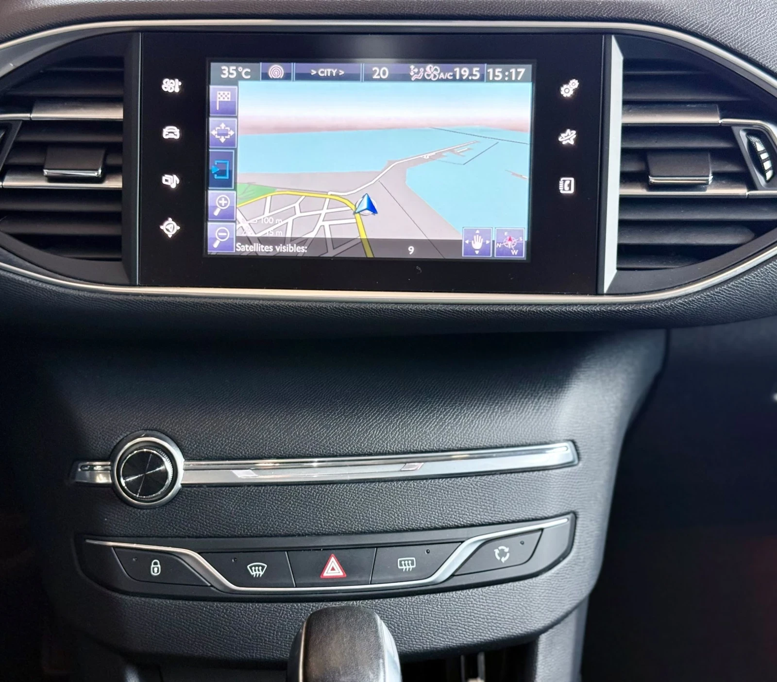 Peugeot 308 1.2i PureTech 130hp Auto, снимка 11 - Автомобили и джипове - 55177349