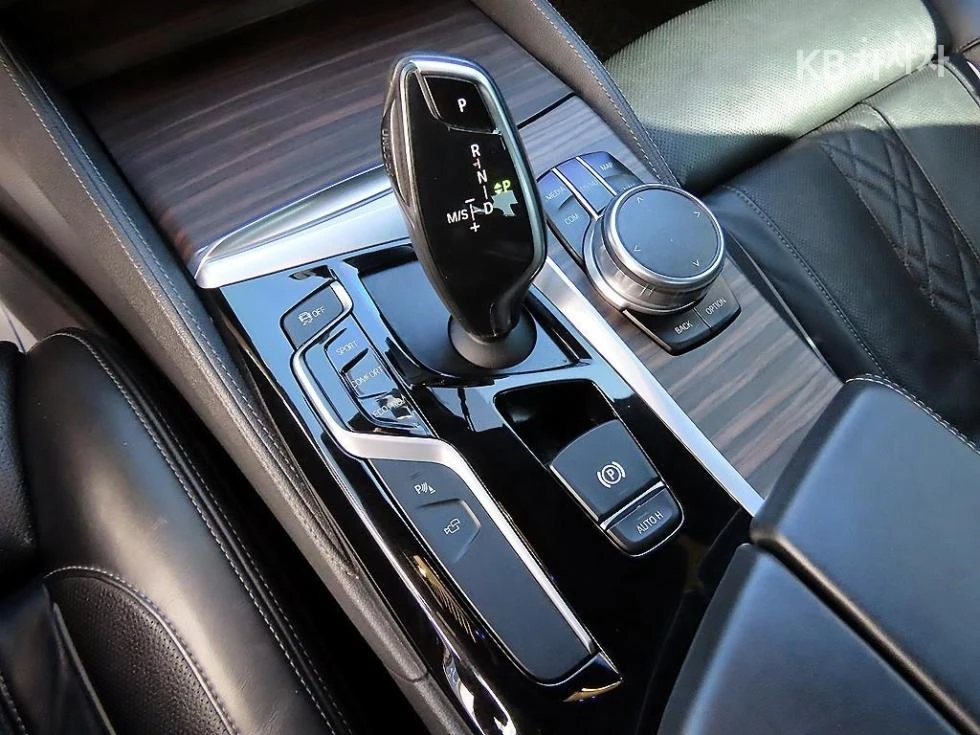 BMW 530 XDRIVE M-SPORT PLUS * КРАЙНА ЦЕНА* FULL, снимка 13 - Автомобили и джипове - 56171730