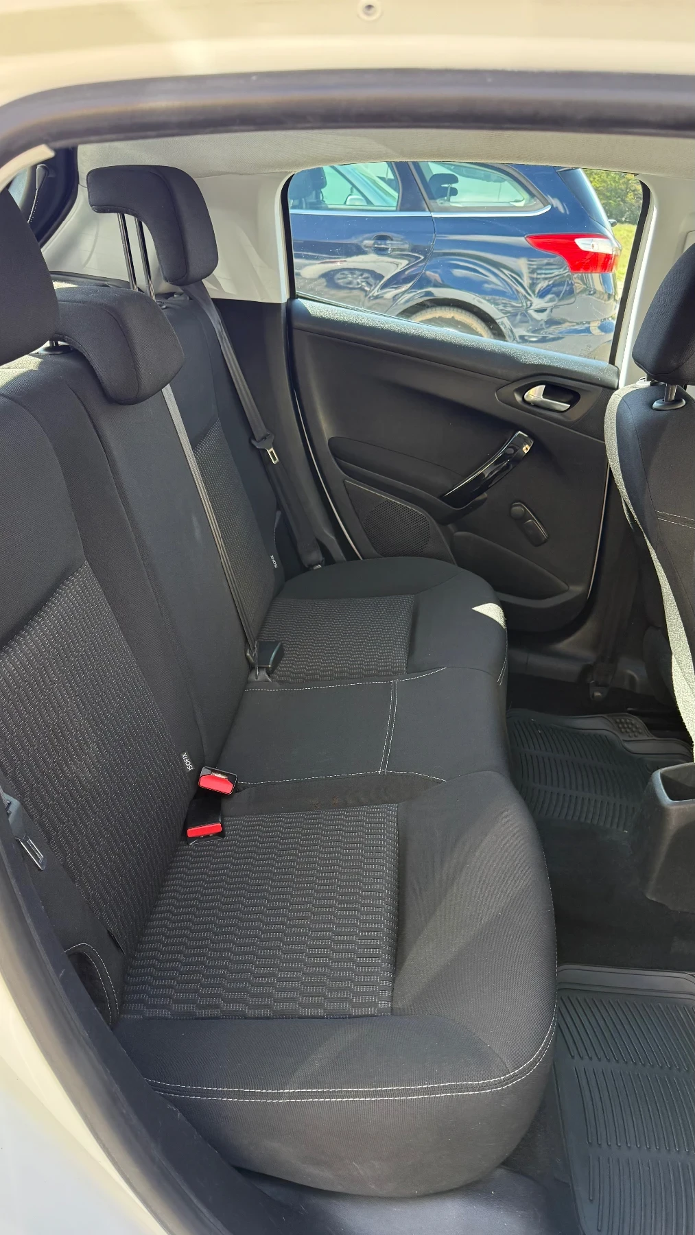 Peugeot 208, снимка 8 - Автомобили и джипове - 56182255