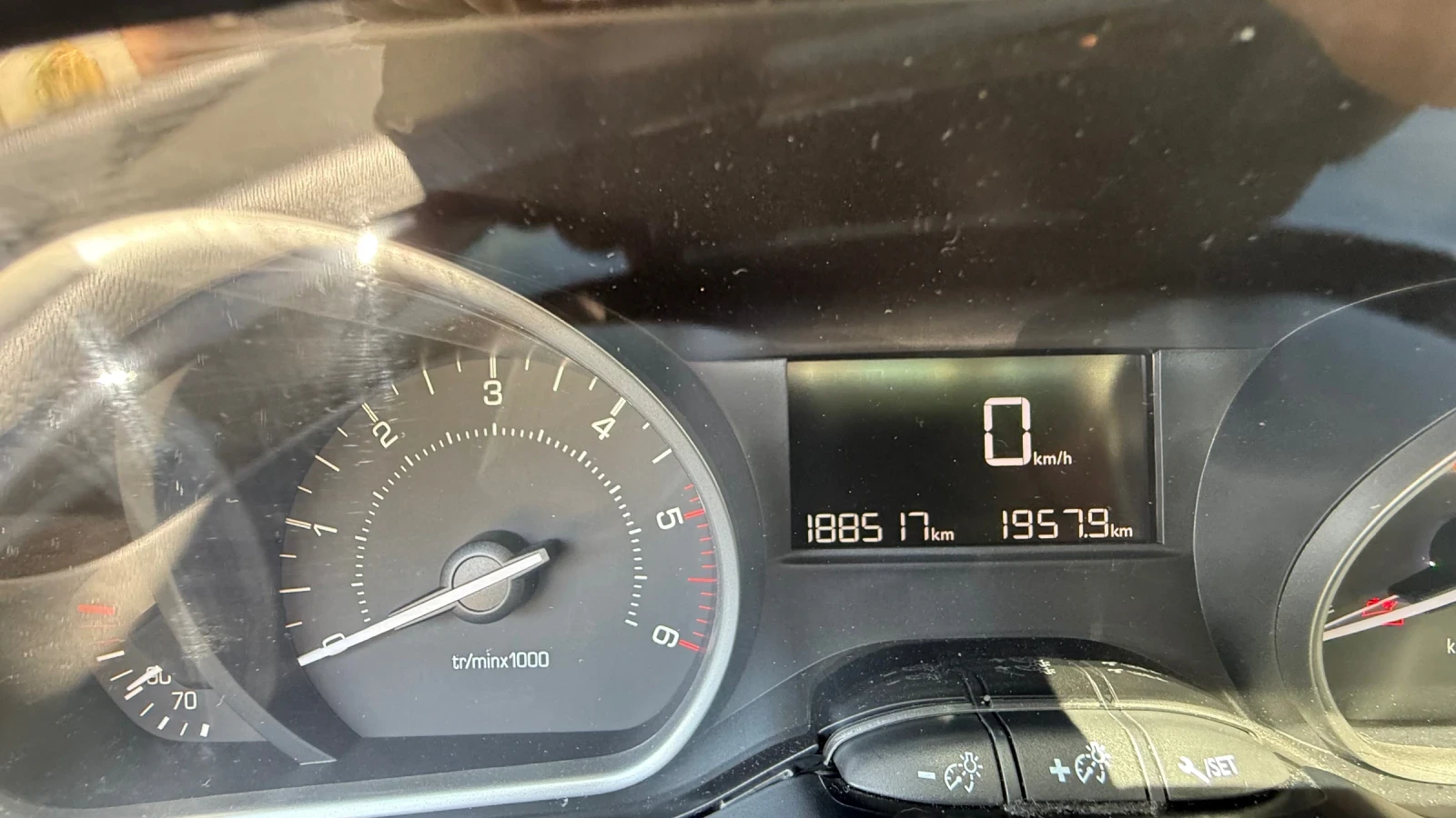 Peugeot 208, снимка 14 - Автомобили и джипове - 56182255