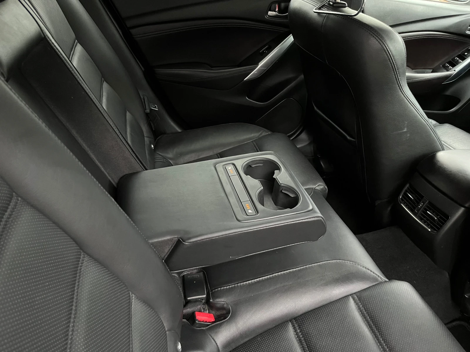 Mazda 6 2.2 175 full head up keyless! Швейцария, снимка 12 - Автомобили и джипове - 56242431