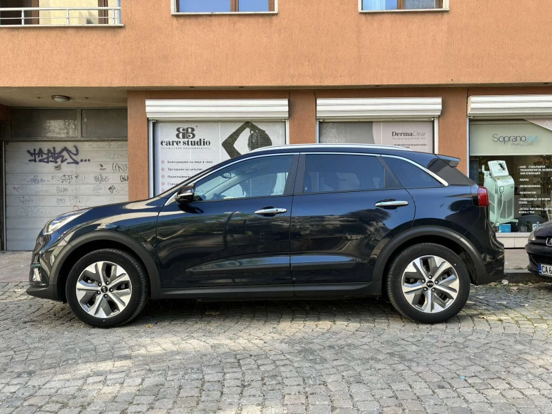 Kia Niro Premium 64Kwh, снимка 6 - Автомобили и джипове - 47734247