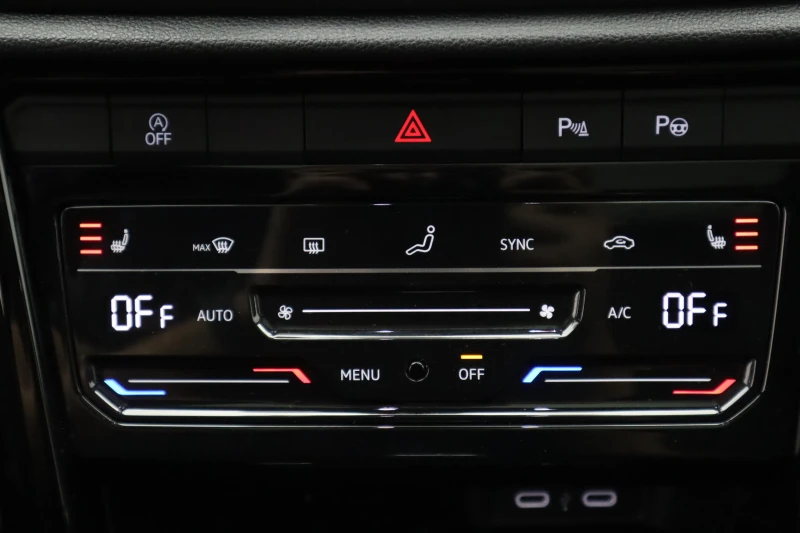 VW T-Roc R 300HP/ 4x4 / NAVI / PANO / AKRAPOVIC /  , снимка 16 - Автомобили и джипове - 52157595