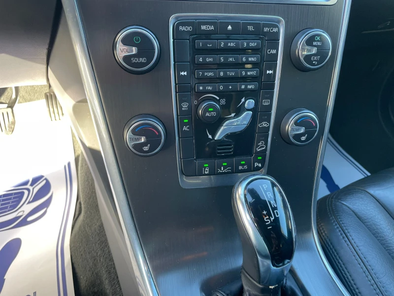 Volvo XC60 /D5244T17, снимка 9 - Автомобили и джипове - 52249711