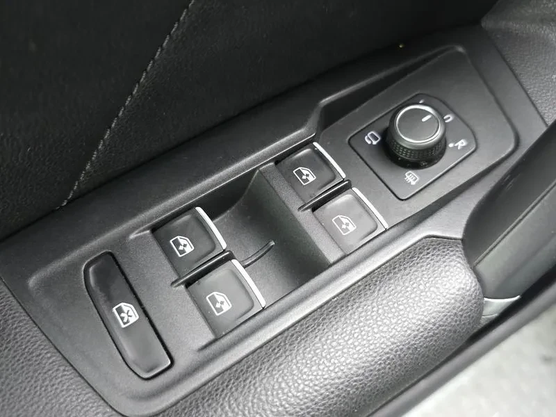 VW Tiguan 2.0 Tdi Premium, снимка 14 - Автомобили и джипове - 56266941