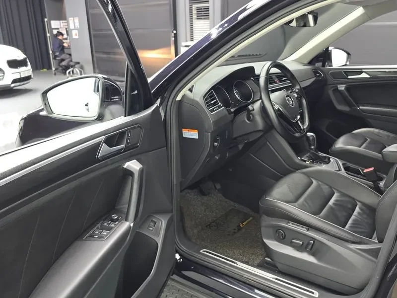 VW Tiguan 2.0 Tdi Premium, снимка 10 - Автомобили и джипове - 56266941