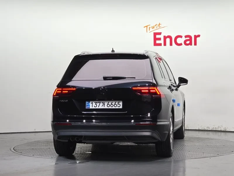 VW Tiguan 2.0 Tdi Premium, снимка 4 - Автомобили и джипове - 56266941