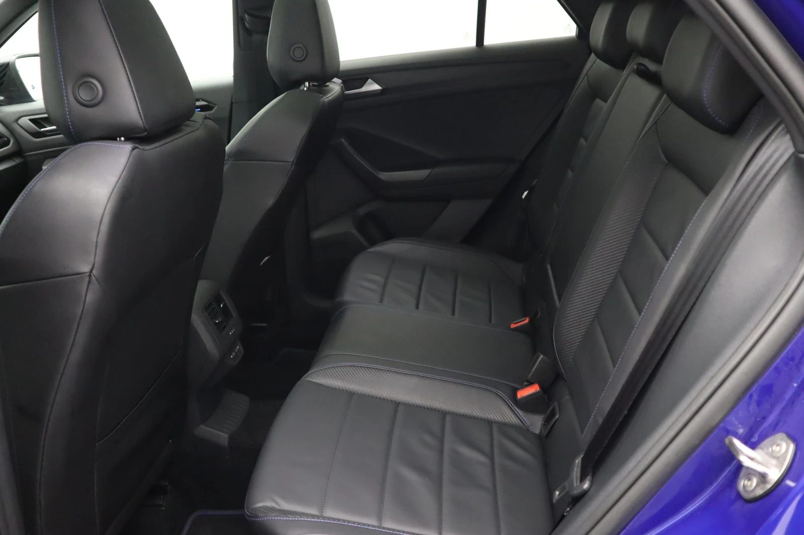 VW T-Roc R 300HP/ 4x4 / NAVI / PANO / AKRAPOVIC /   | Mobile.bg   11