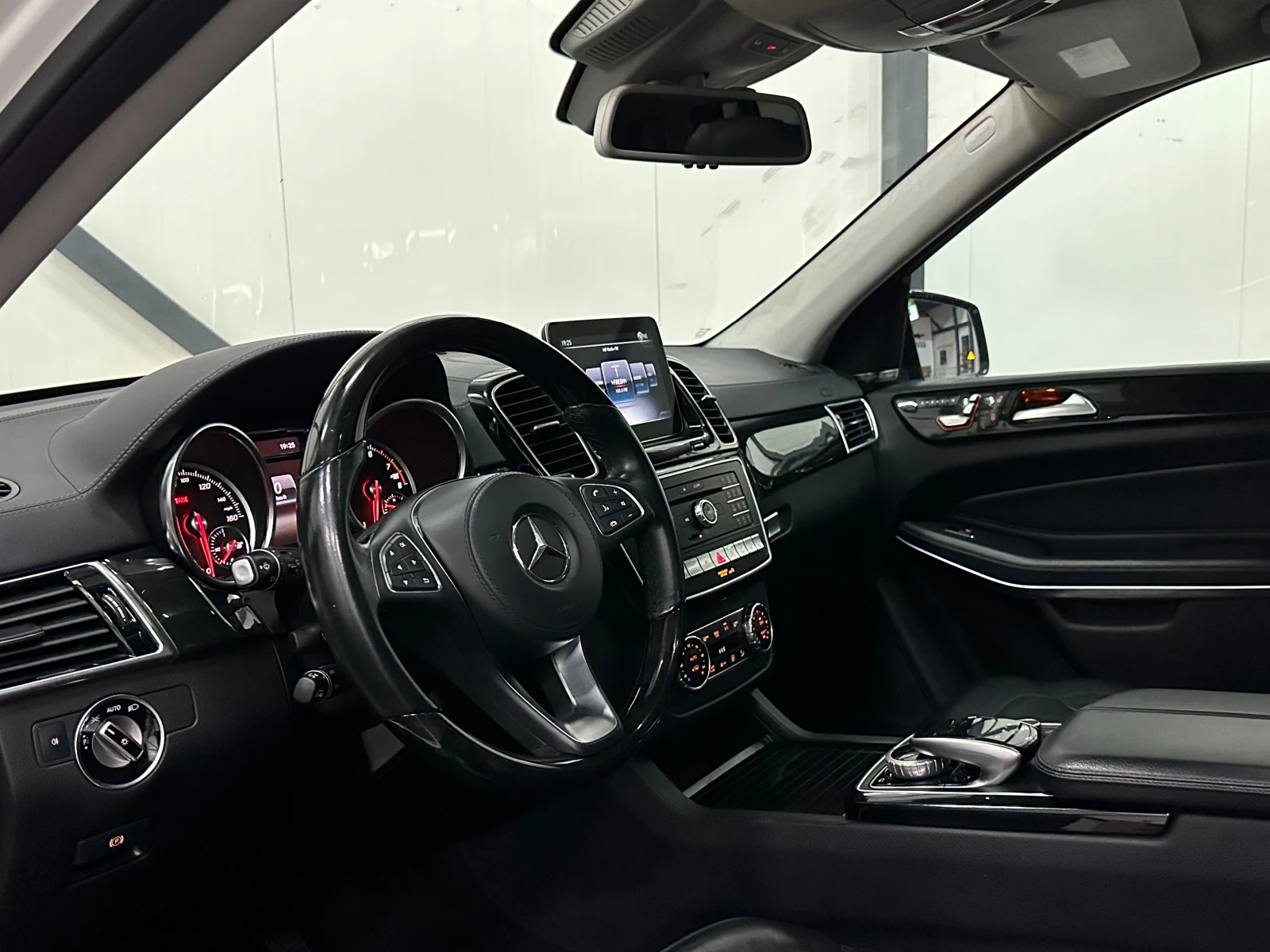 Mercedes-Benz GLS 500 550 * AMG* 360* ОБДУХВАНЕ* ПАНОРАМА , снимка 8 - Автомобили и джипове - 53035963