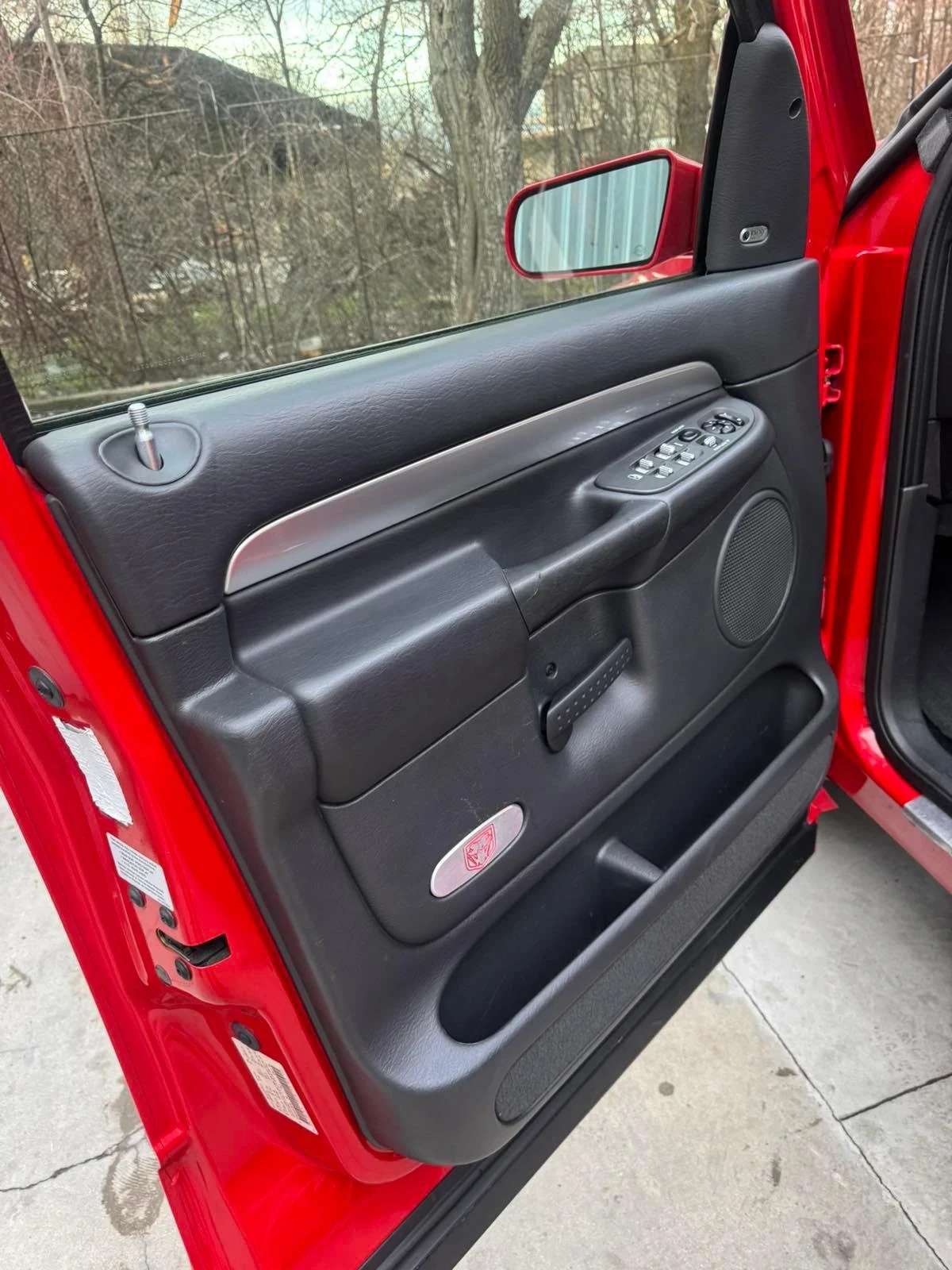 Dodge Ram SRT-10 - изображение 8