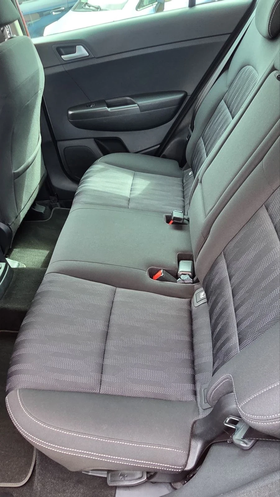 Kia Sportage 1.6i , 55.000km, снимка 10 - Автомобили и джипове - 54009390