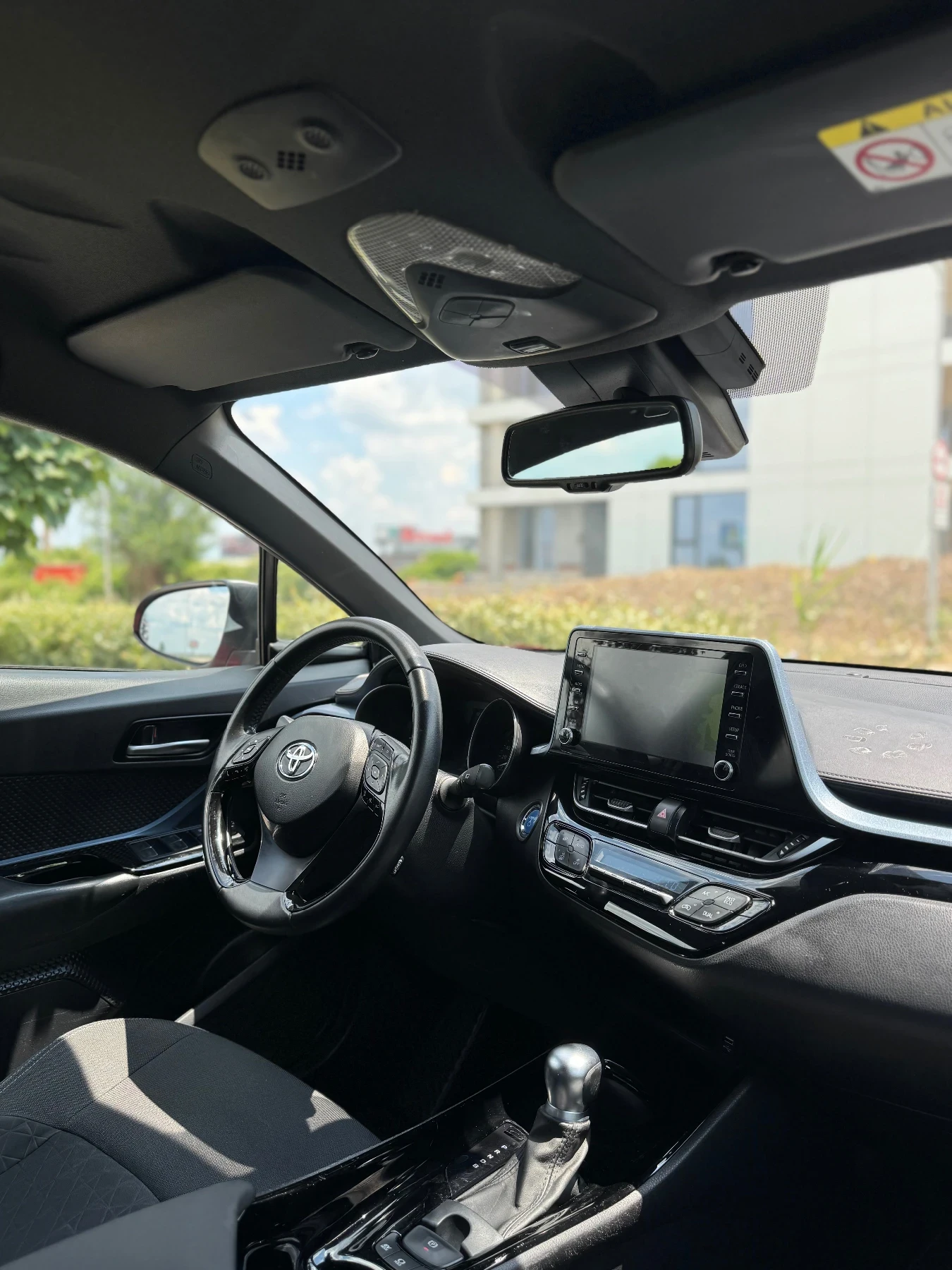 Toyota C-HR 1.8* HeV* Като Нова, снимка 11 - Автомобили и джипове - 55067230