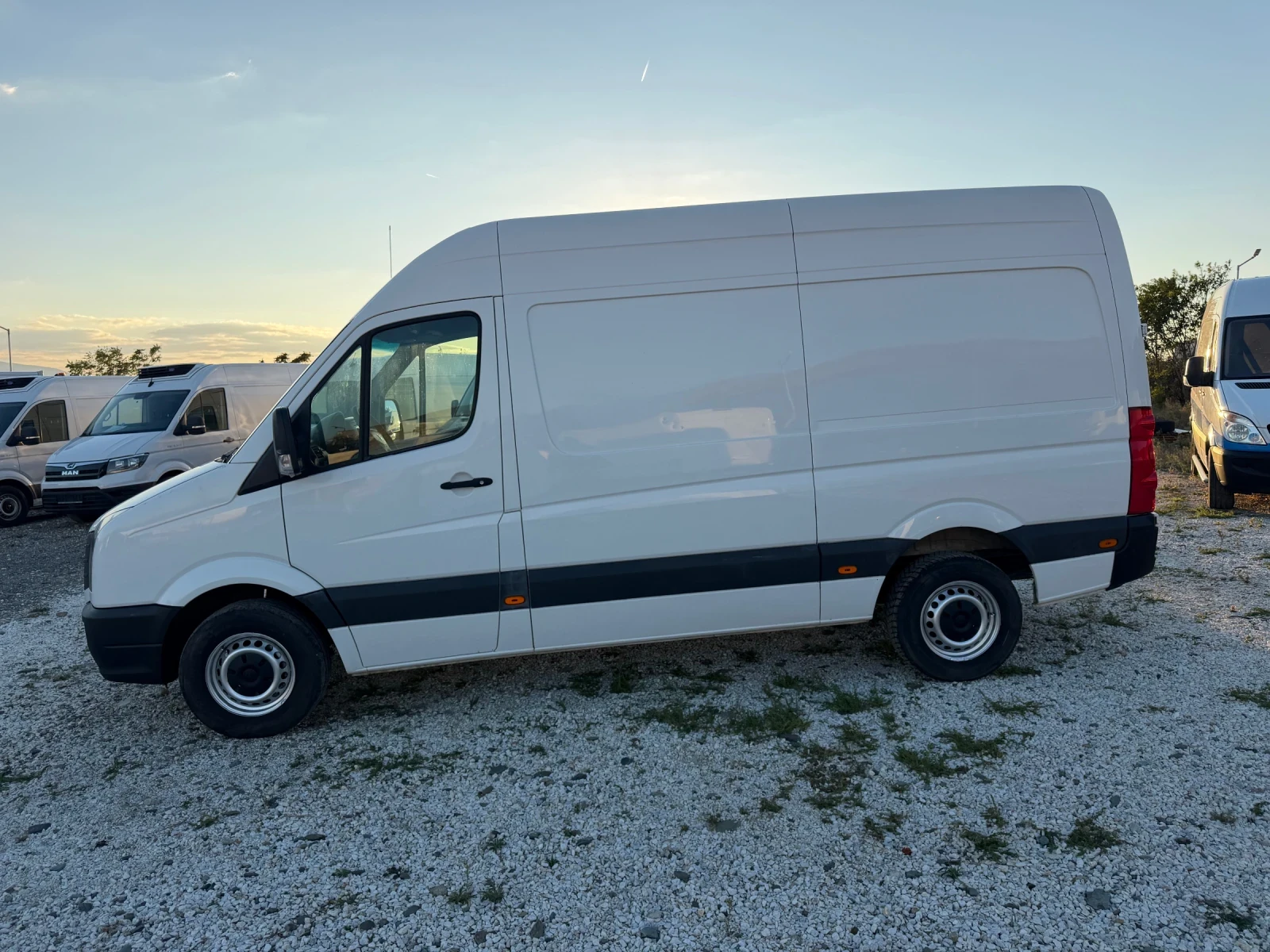 VW Crafter ТОП!КЛИМА!227х.км!НАВИ!, снимка 6 - Бусове и автобуси - 56297800