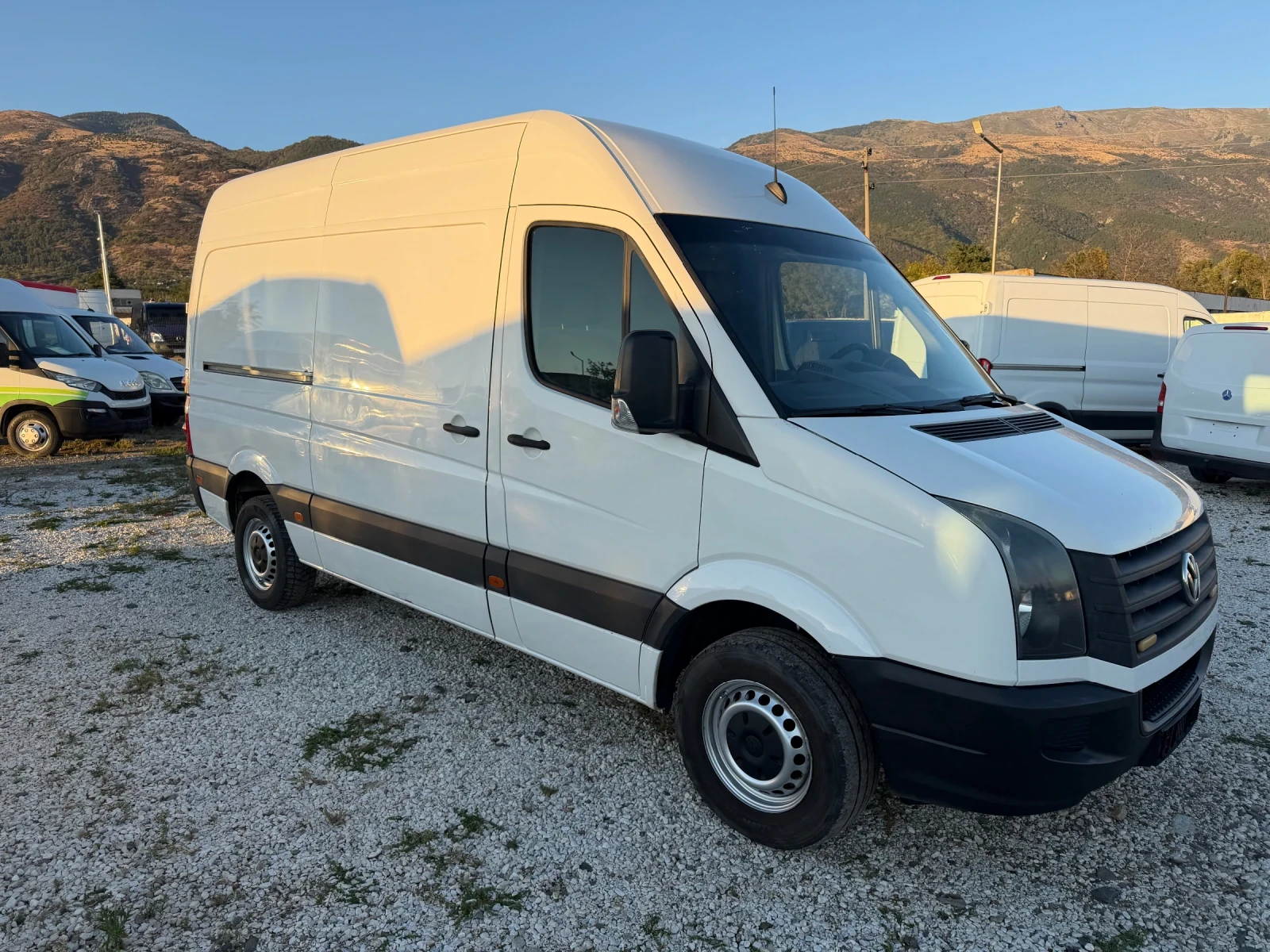 VW Crafter ТОП!КЛИМА!227х.км!НАВИ!, снимка 3 - Бусове и автобуси - 56297800