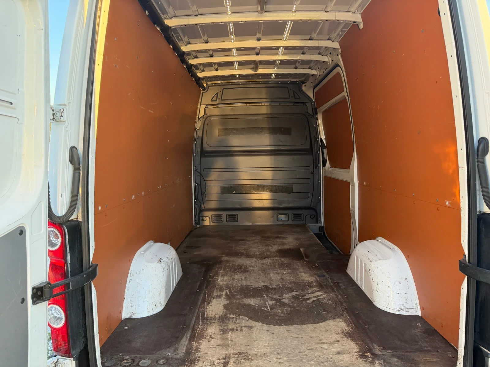 VW Crafter ТОП!КЛИМА!227х.км!НАВИ!, снимка 7 - Бусове и автобуси - 56297800