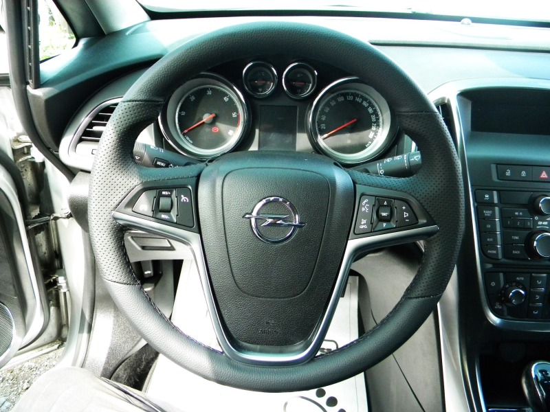 Opel Astra 1.7CDTI-6ck* COSMO* КАТО НОВА* EURO5A, снимка 17 - Автомобили и джипове - 45355306