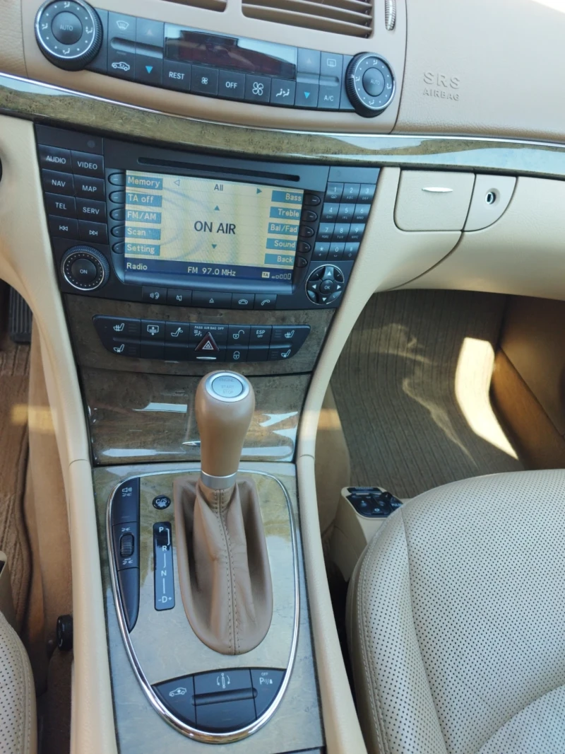 Mercedes-Benz E 500 Avantgarde , снимка 12 - Автомобили и джипове - 51538927