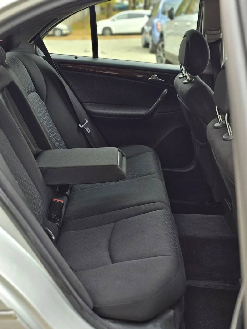 Mercedes-Benz C 200 2.2CDI, снимка 10 - Автомобили и джипове - 52669890