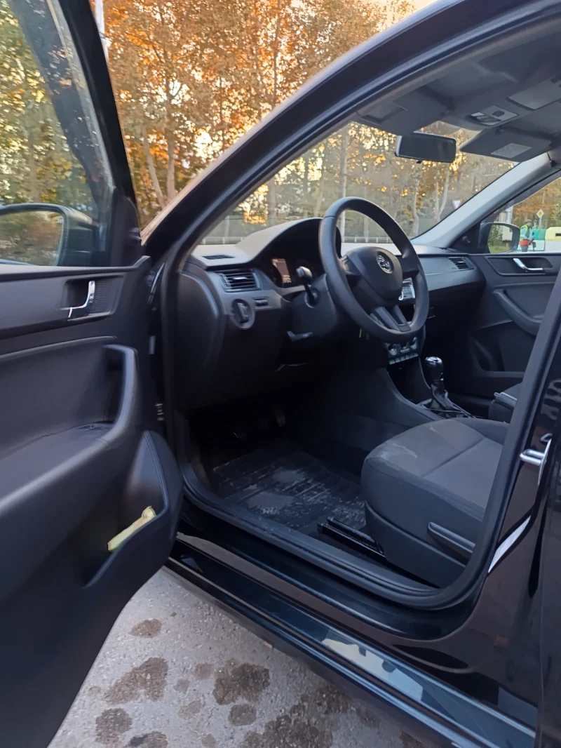 Skoda Rapid, снимка 11 - Автомобили и джипове - 52728916