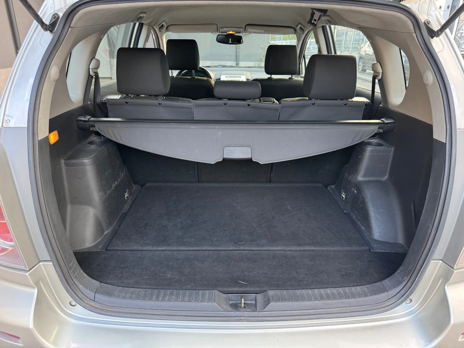 Toyota Corolla verso  - изображение 10