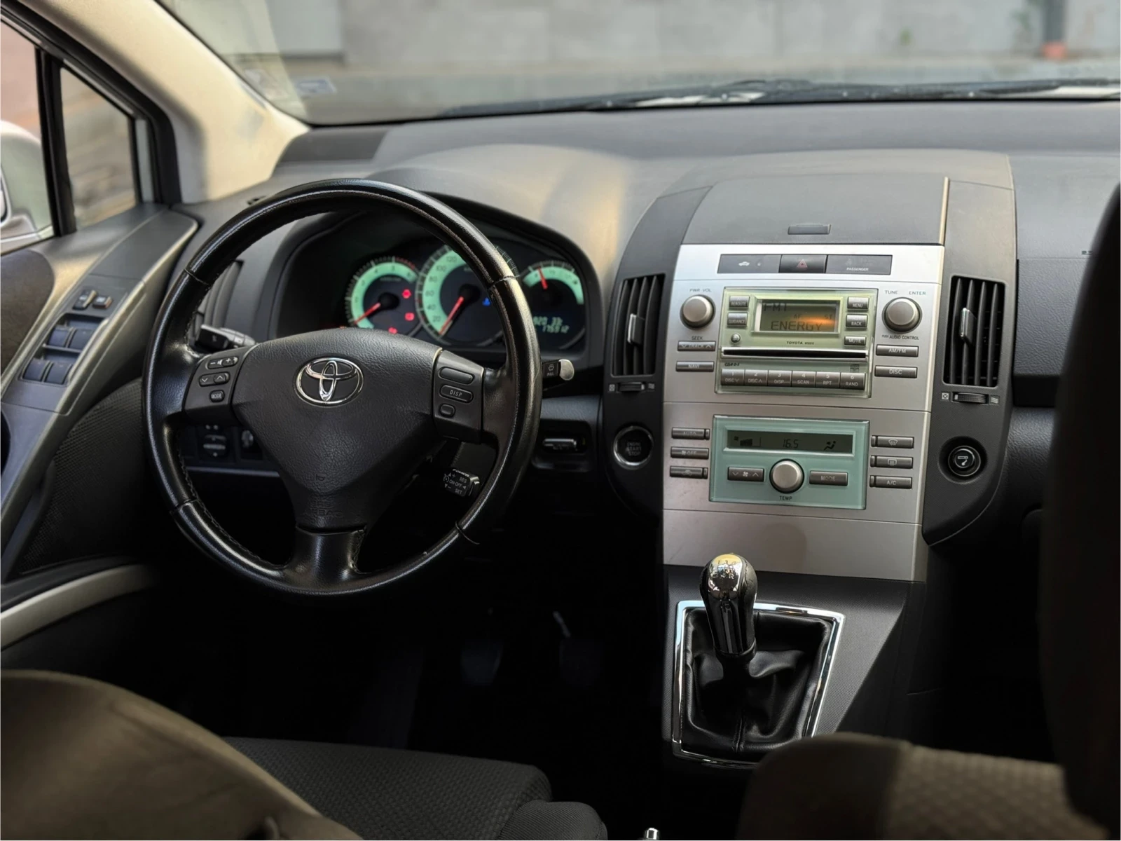 Toyota Corolla verso  - изображение 9