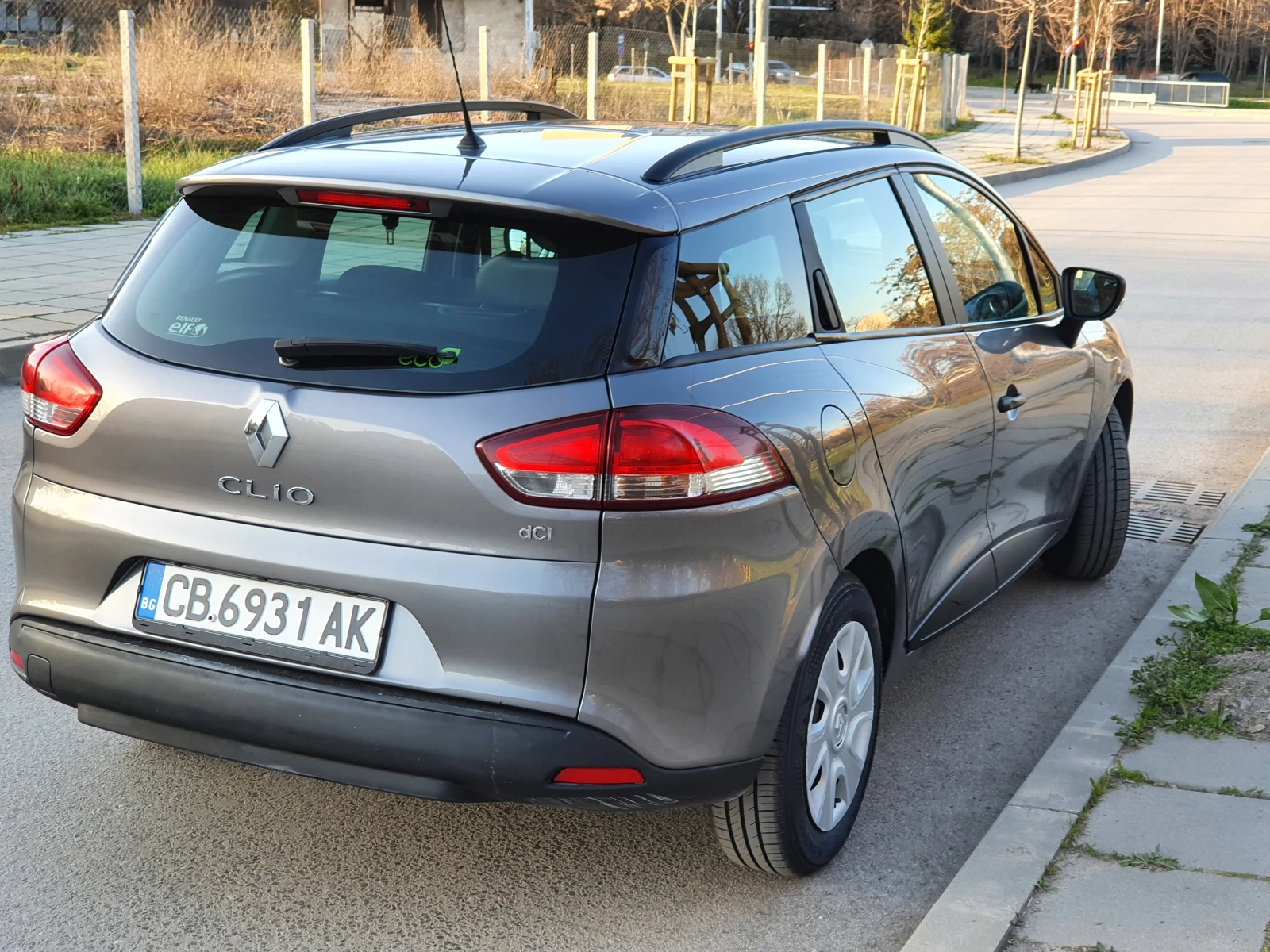 Renault Clio Грандтур, снимка 4 - Автомобили и джипове - 53836128