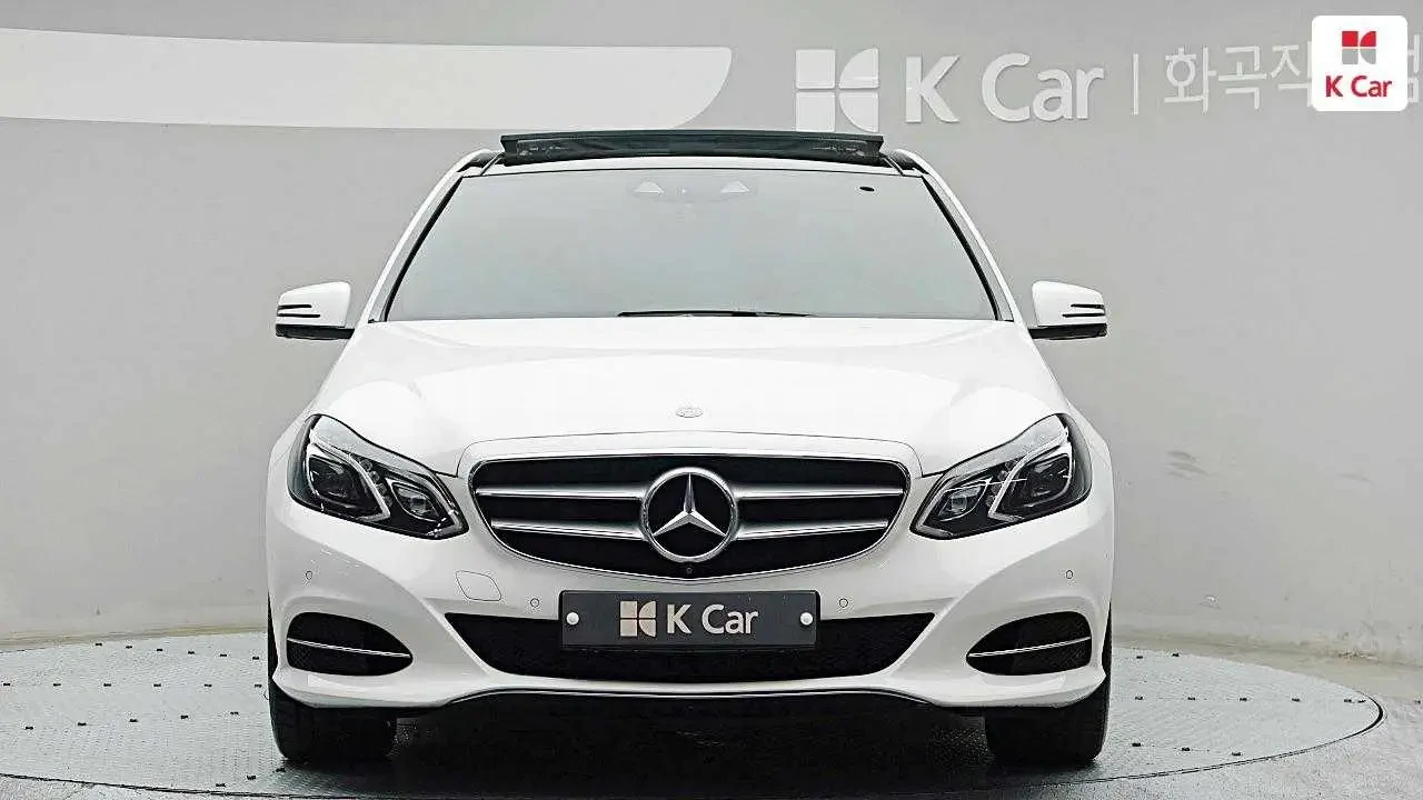 Mercedes-Benz E 250 * 4MATIC * PANO * 360 * АВТОКРЕДИТ, снимка 4 - Автомобили и джипове - 54577816