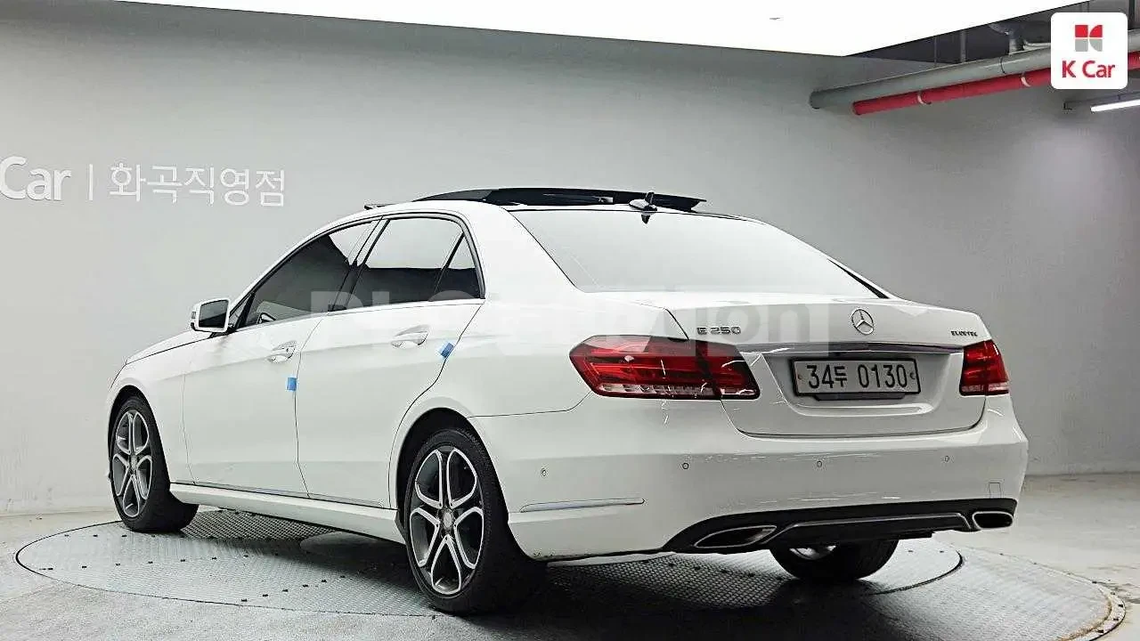 Mercedes-Benz E 250 * 4MATIC * PANO * 360 * АВТОКРЕДИТ, снимка 3 - Автомобили и джипове - 54577816