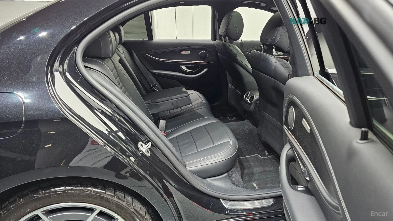 Mercedes-Benz E 220 4MATIC/AMG-LINE/DRIVE-ASSISTS/SUNROOF, снимка 15 - Автомобили и джипове - 55842136