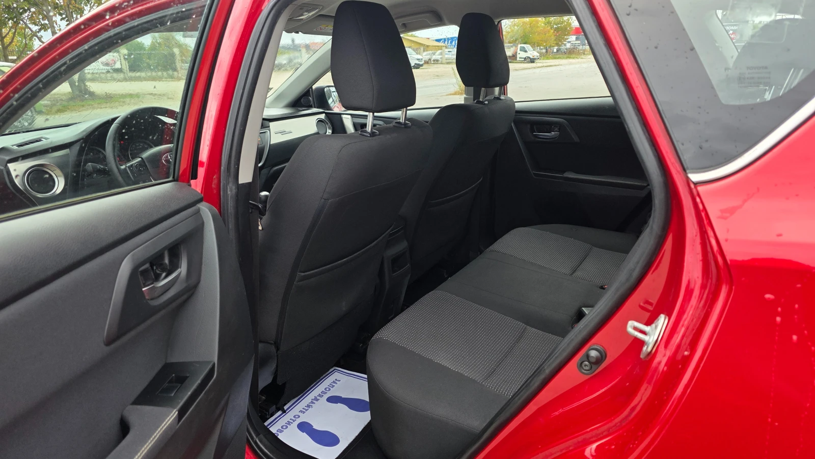 Toyota Auris БЕЗУПРЕЧНА, снимка 8 - Автомобили и джипове - 56639375